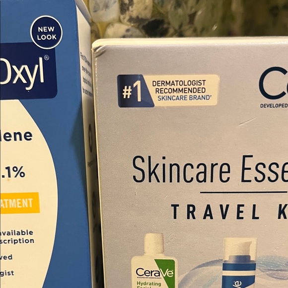 Skin / self care Essentials and Green Starbucks Frappuccino 30 years cup - Picture 5 of 13